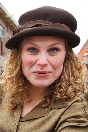 StoryTrail stadswandeling Elburg verhalenverteller Katharina portret